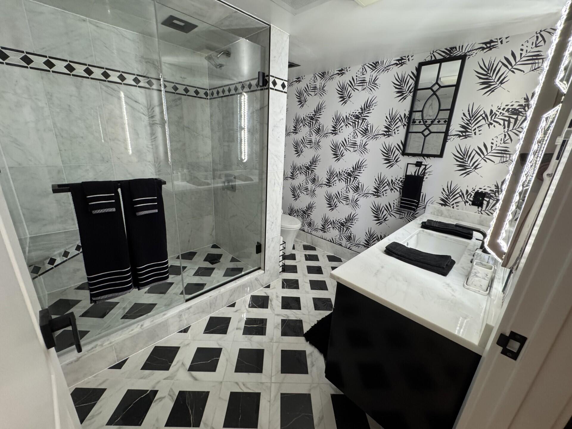 333 Lake Avenue, Unit 806 Racine, WI 53403 - Photo 38 of 62 6F_LST 806_2nd Floor Guest Bath