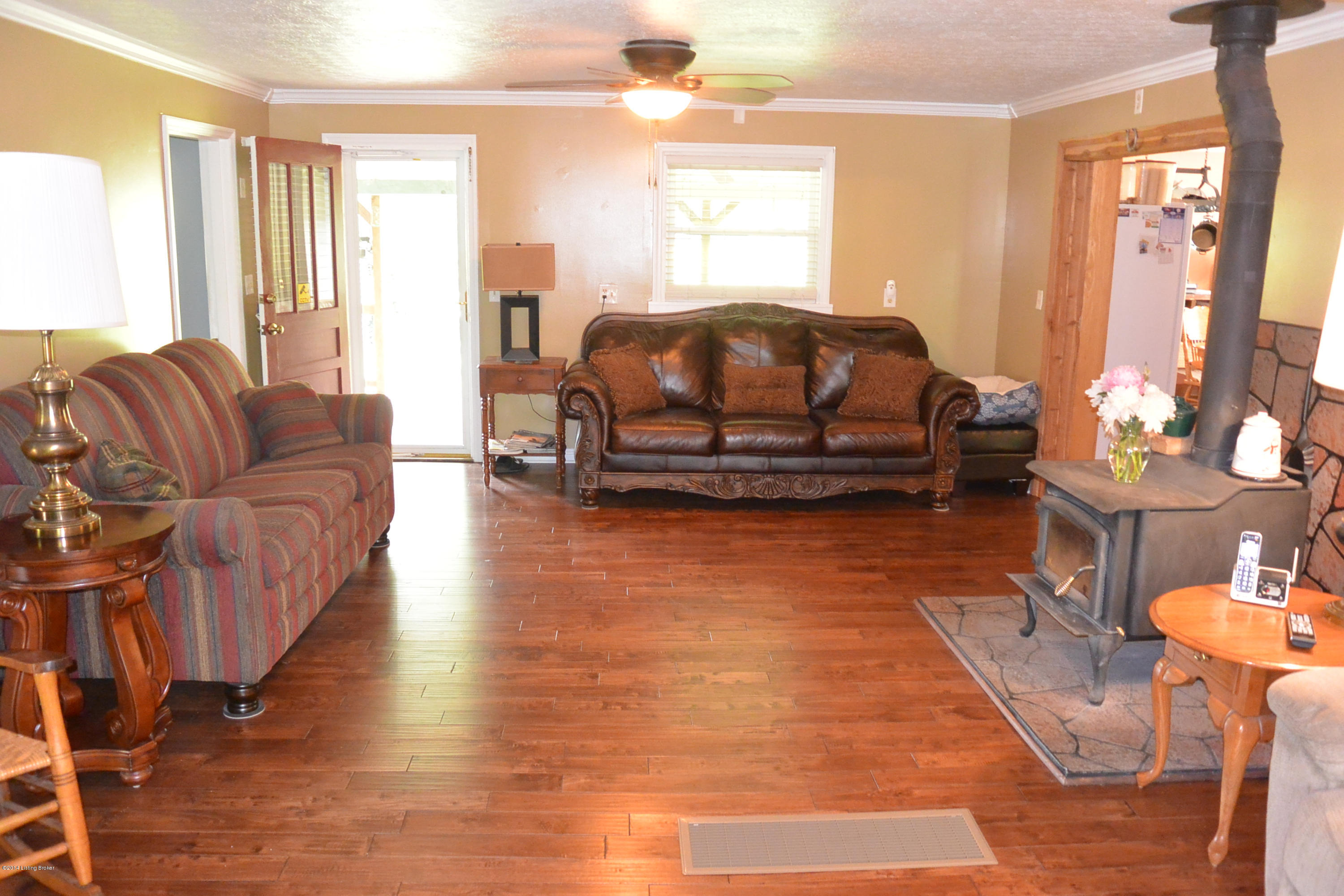 709 Fredericktown Road Springfield, KY 40069 - Photo 6 of 29 Living Room View 2