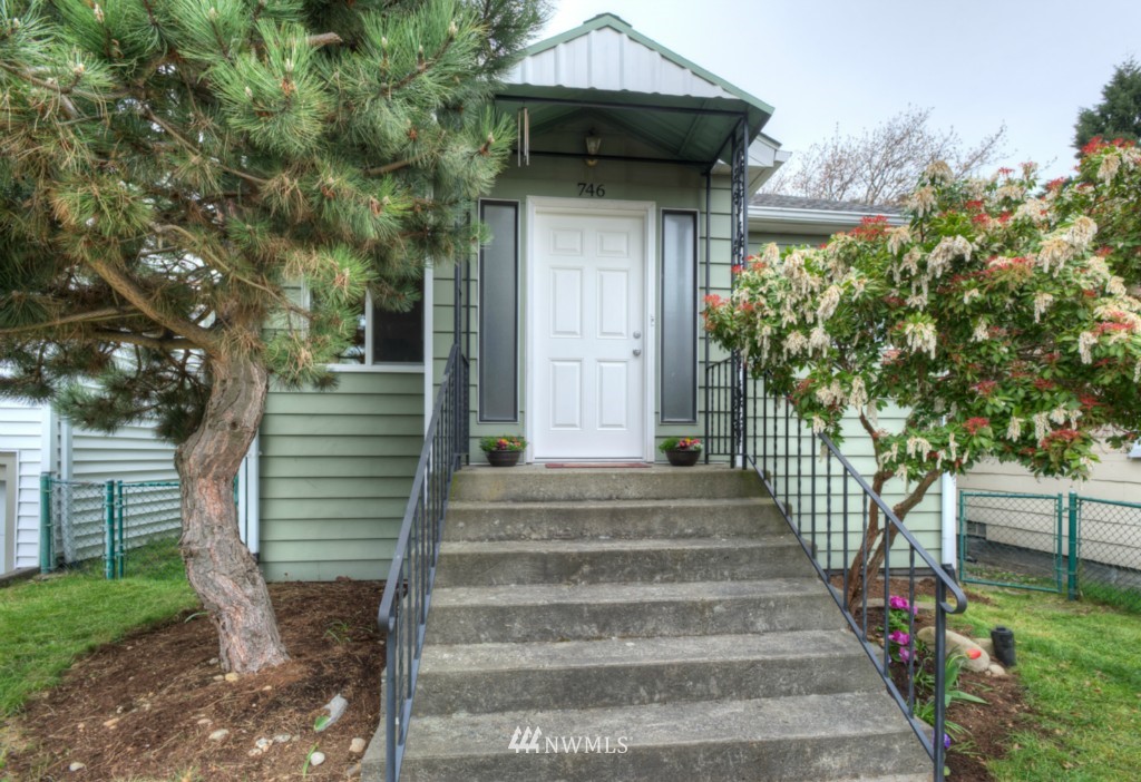 746 North 76th Street Seattle, WA 98103 - Photo 1 of 11 Gallery Image 1
