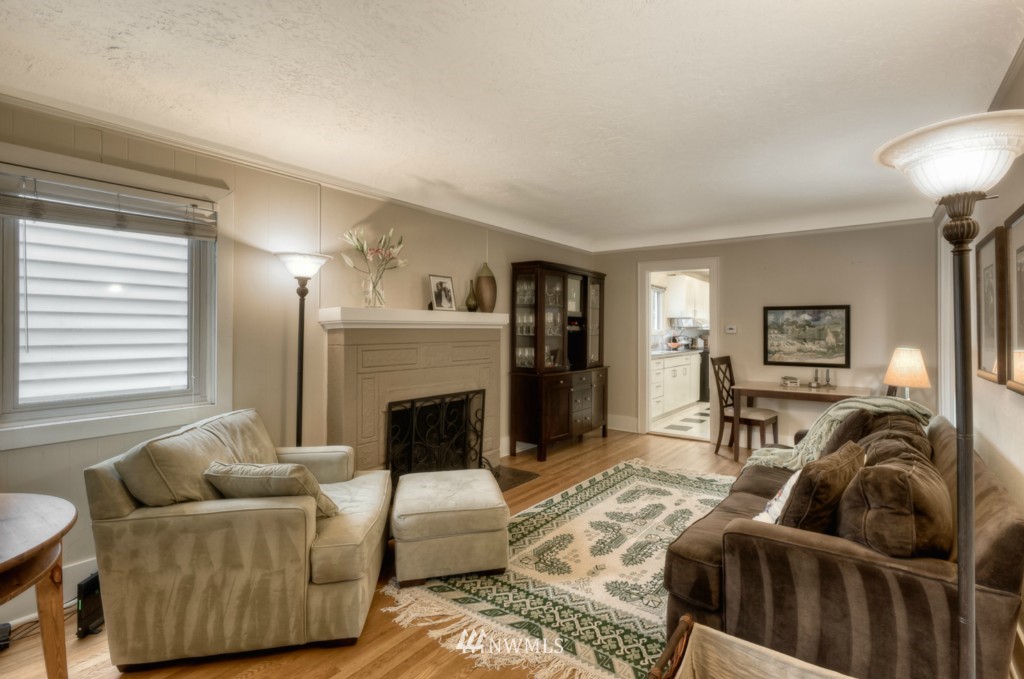 746 North 76th Street Seattle, WA 98103 - Photo 2 of 11 Gallery Image 2