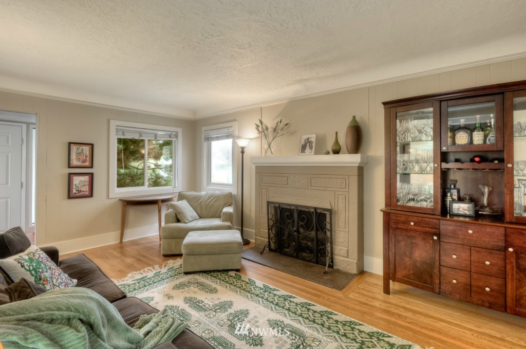746 North 76th Street Seattle, WA 98103 - Photo 3 of 11 Gallery Image 3