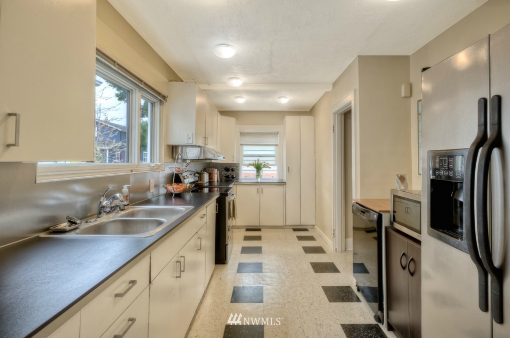 746 North 76th Street Seattle, WA 98103 - Photo 4 of 11 Gallery Image 4