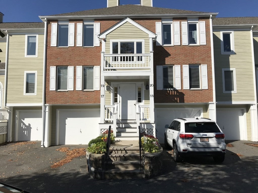 17 Abington Road, Unit 17 Danvers, MA 01923 - Photo 2 of 11 Gallery Image 2