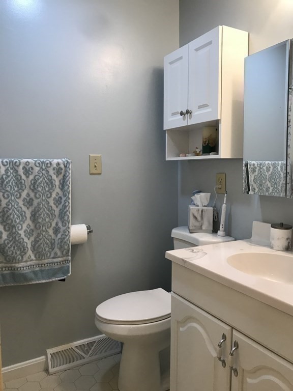 17 Abington Road, Unit 17 Danvers, MA 01923 - Photo 9 of 11 Gallery Image 9