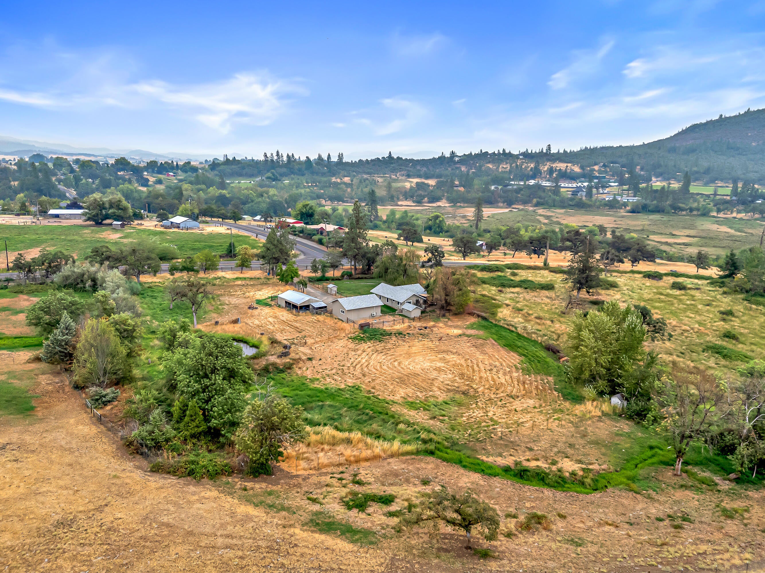 14145 Agate Road Eagle Point, OR 97524 - Photo 35 of 36 DJI_20250826170919_0004_D