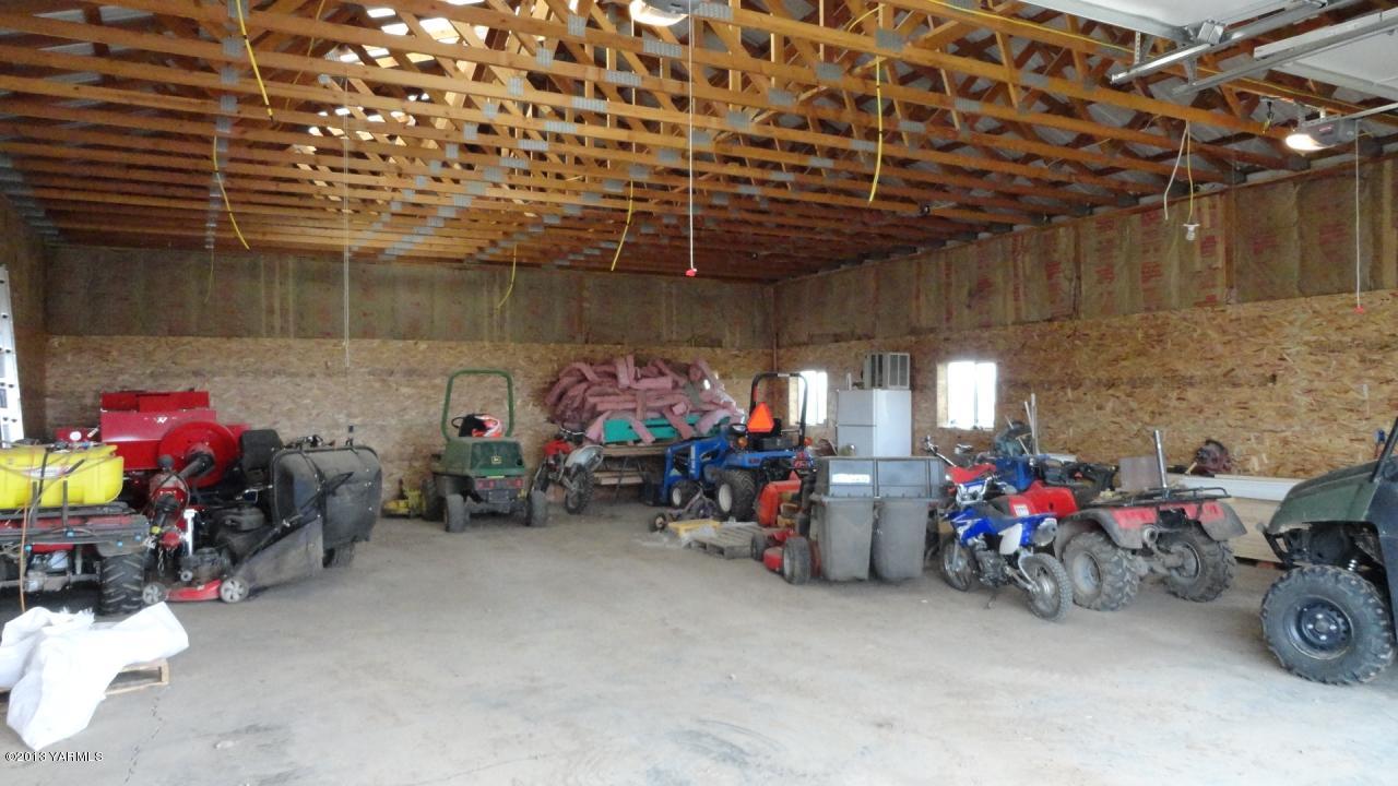 1993 Cook Road Yakima, WA 98908 - Photo 11 of 25 a view of a garage with a table and chairs