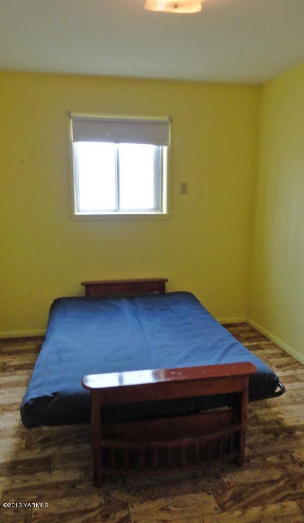 1993 Cook Road Yakima, WA 98908 - Photo 7 of 25 a room with a table and a window
