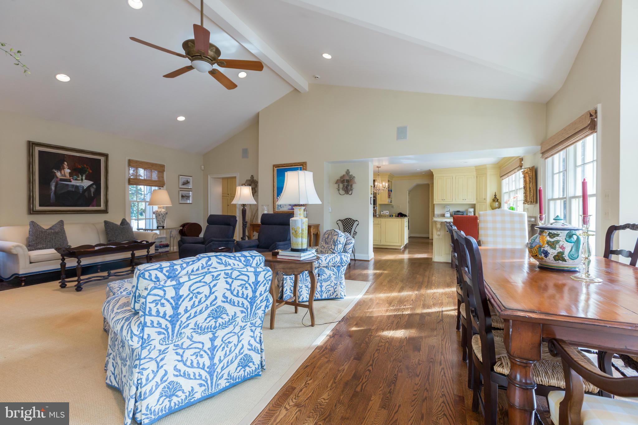 9490 River Road Potomac, MD 20854 - Photo 11 of 30 Family Room