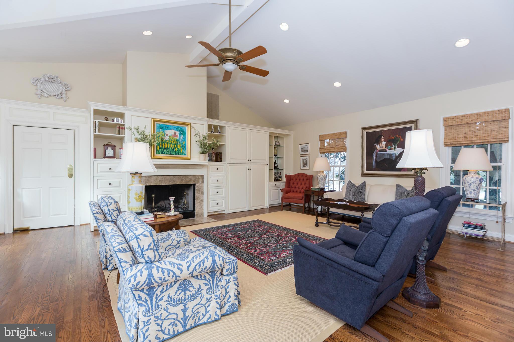 9490 River Road Potomac, MD 20854 - Photo 13 of 30 Family Room