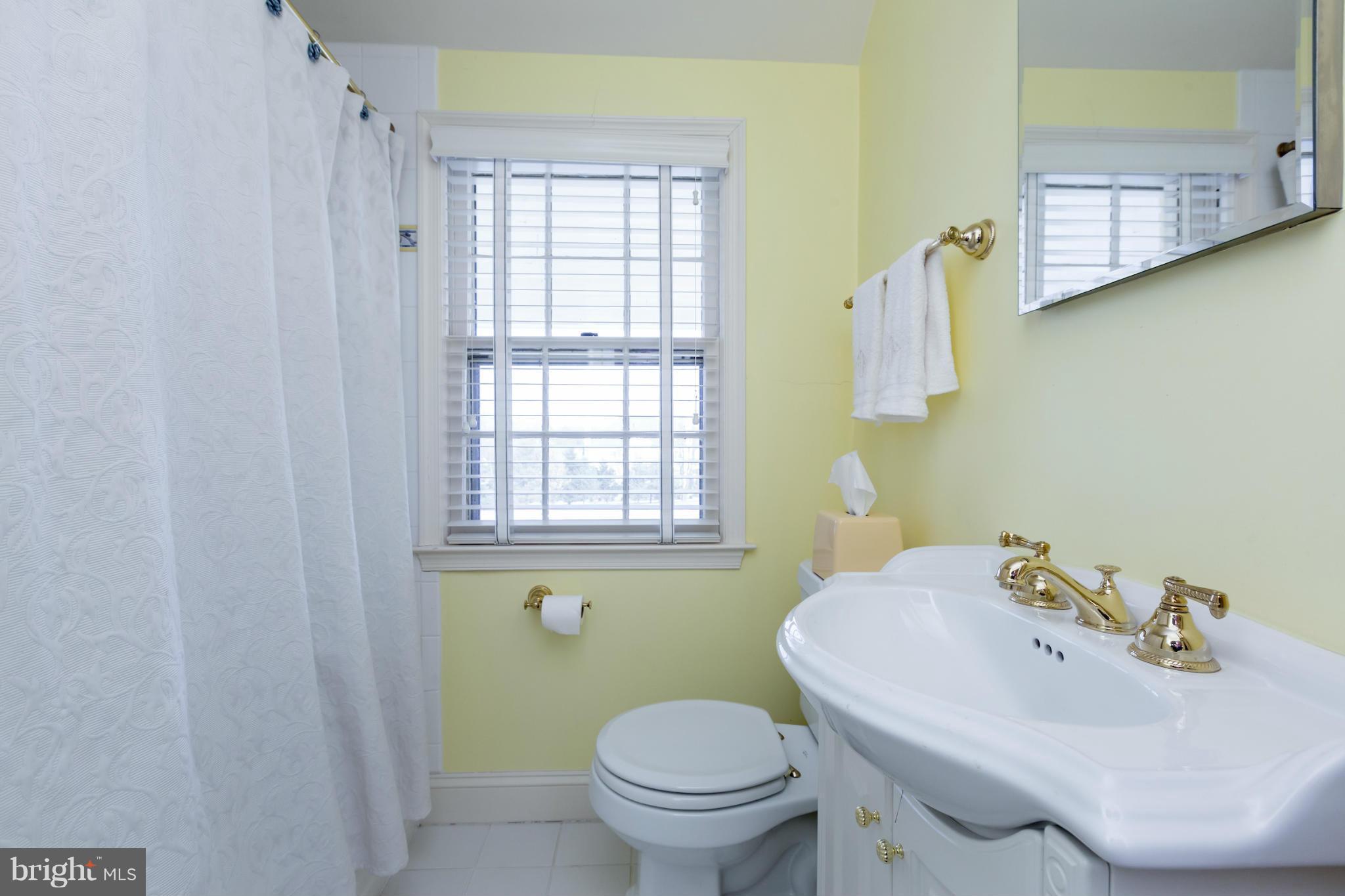 9490 River Road Potomac, MD 20854 - Photo 20 of 30 Full Bath
