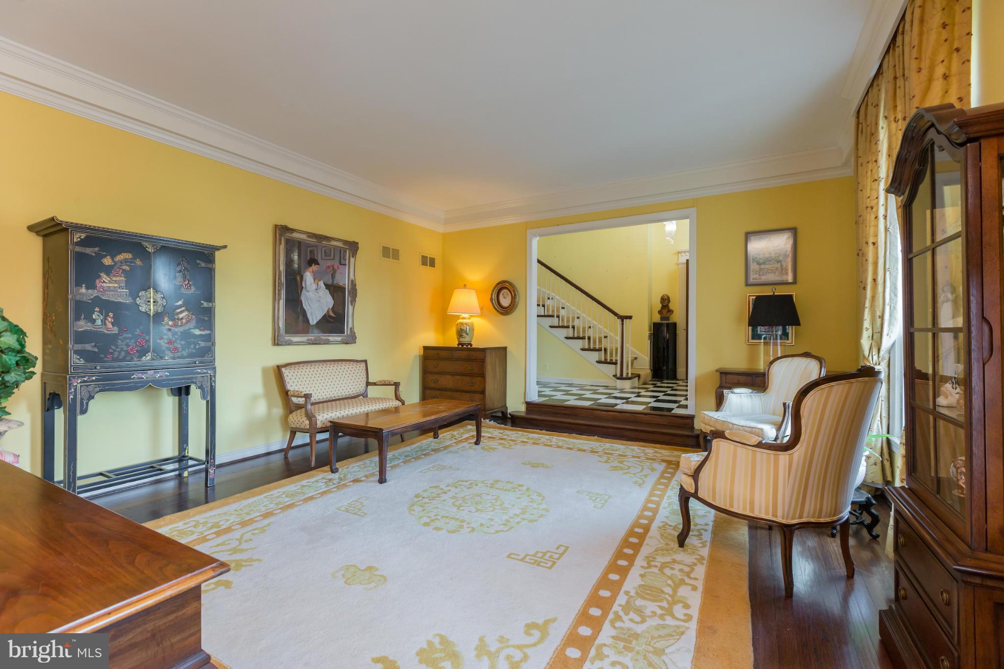 9490 River Road Potomac, MD 20854 - Photo 5 of 30 Living Room