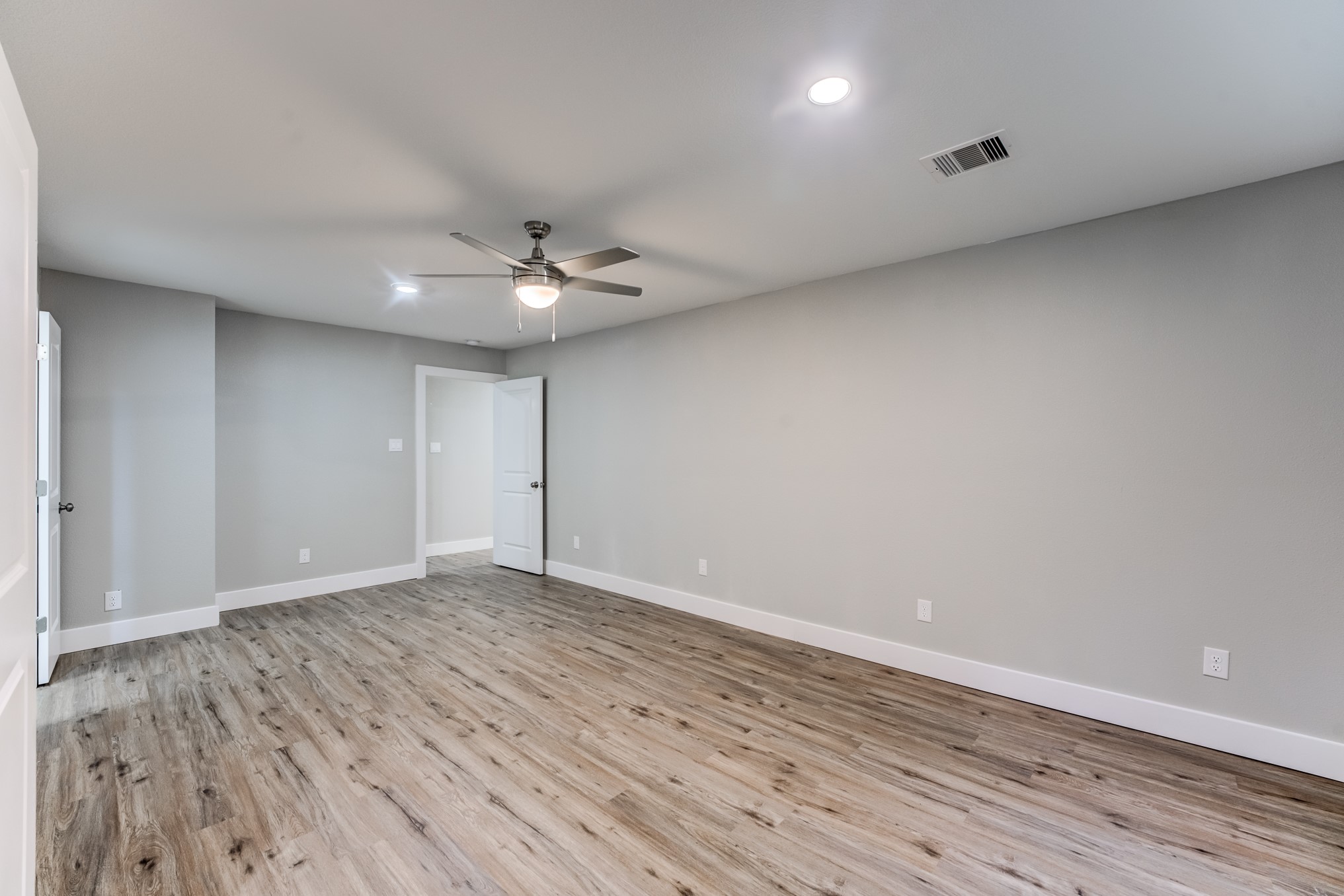 5535 Elm Spring Drive Houston, TX 77048 - Photo 8 of 39