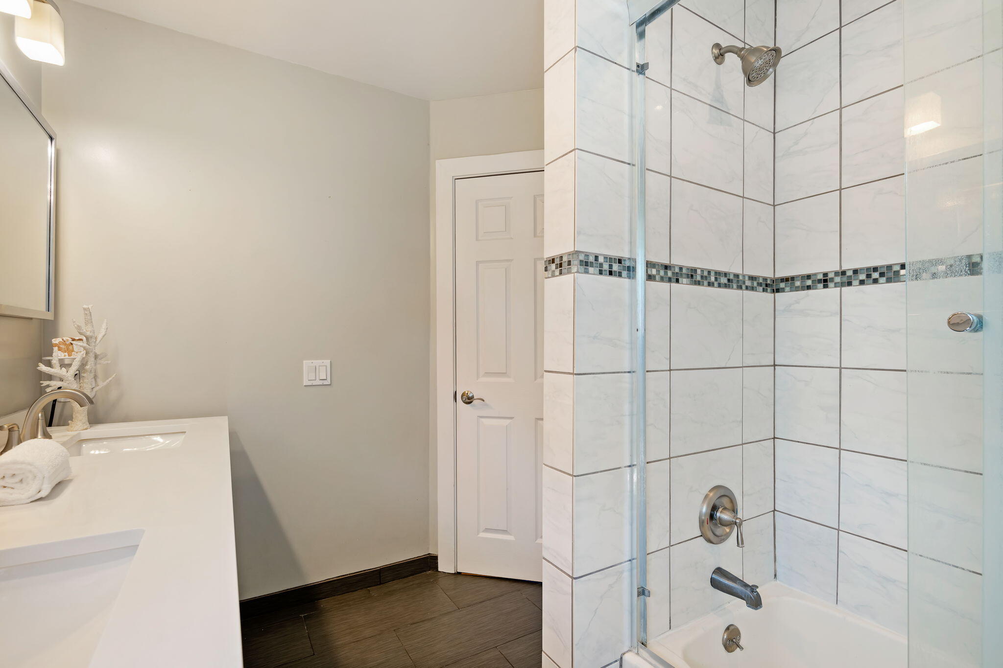 4039 Primavera Road, Unit 5 Santa Barbara, CA 93110 - Photo 19 of 32 Primary Bathroom (Upstairs)
