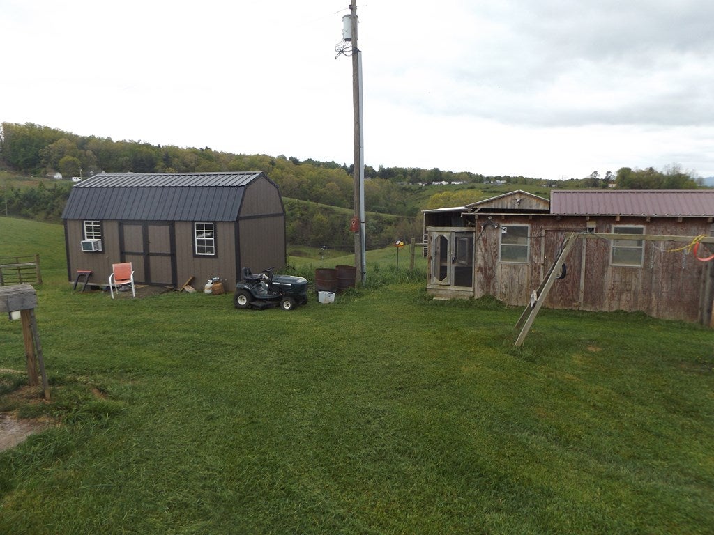 543 Pridemoore Road Galax, VA 24333 - Photo 22 of 26 Gallery Image 22