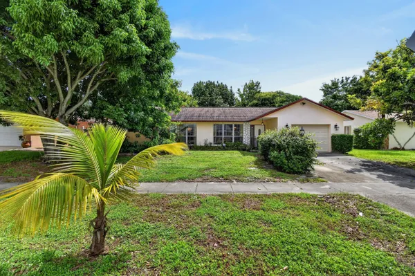 $2,850 | 1102 Westchester Drive East, West Palm Beach, FL 33417