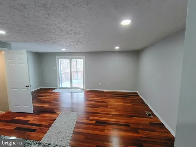 $2,900 | 7445 Aspenpark Road, Lorton, VA 22079