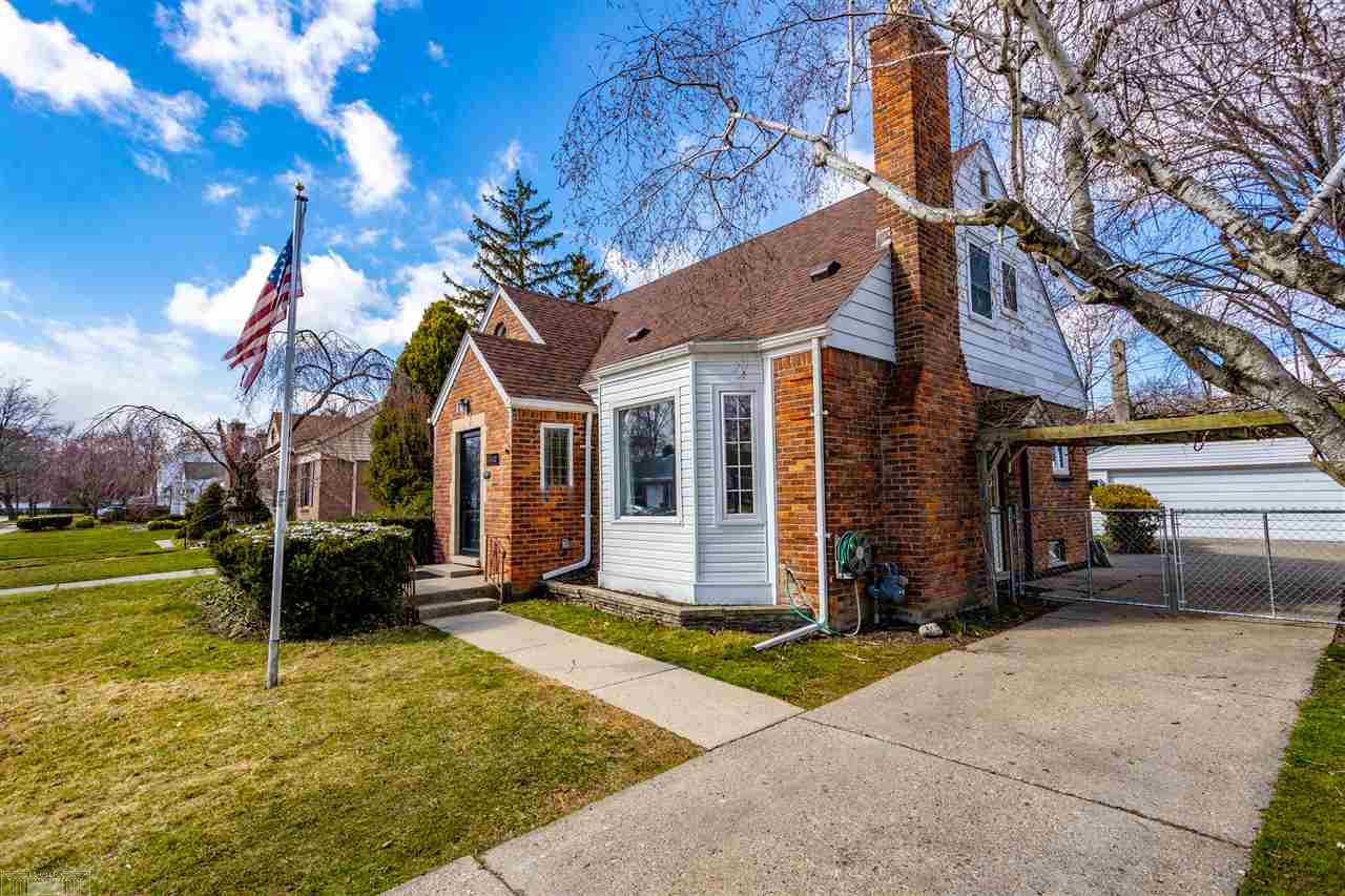1992 Oxford Road Grosse Pointe Woods, MI 48236 - Photo 4 of 47
