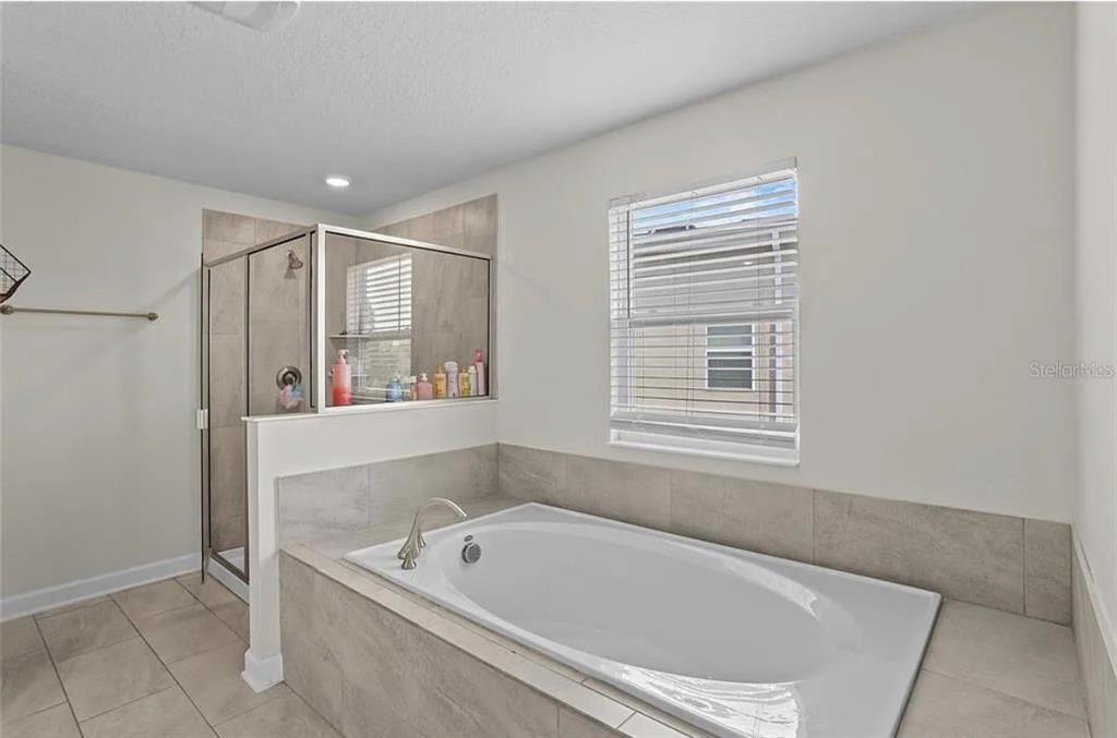 4585 Target Boulevard Kissimmee, FL 34746 - Photo 12 of 24 a bathroom with sink and bathtub