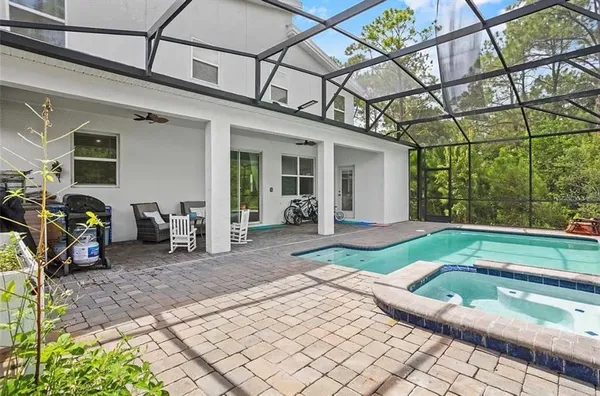 a view of a house with backyard