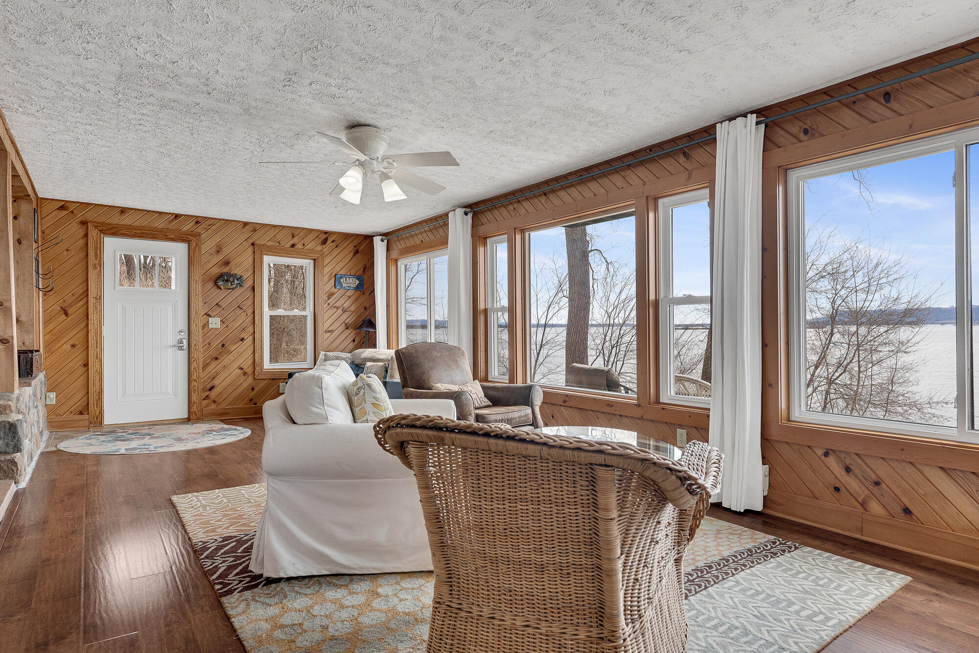 W7671 County Rd ZB Onalaska, WI 54650 - Photo 9 of 36 Living Room