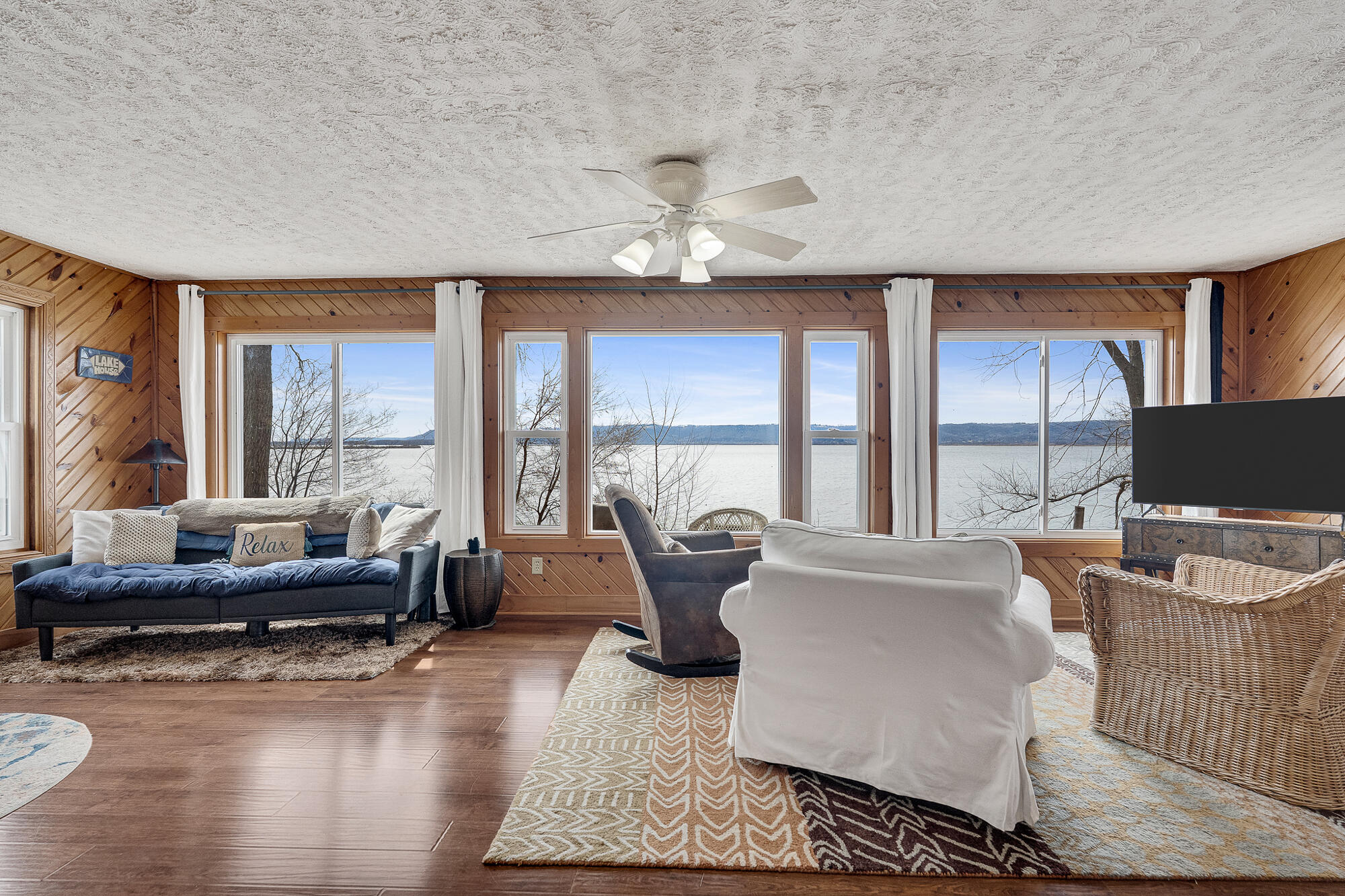 W7671 County Rd ZB Onalaska, WI 54650 - Photo 10 of 36 Living Room