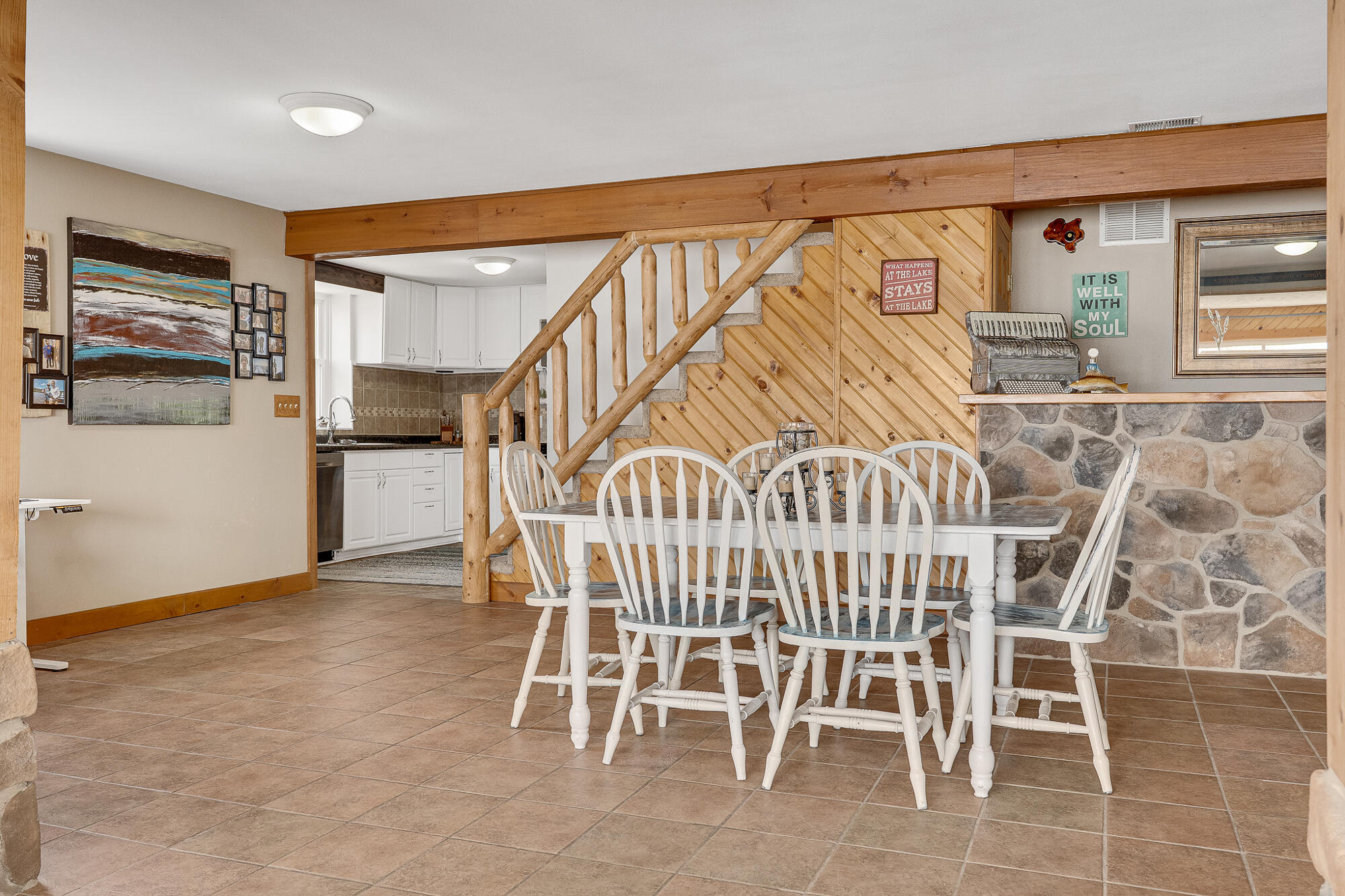 W7671 County Rd ZB Onalaska, WI 54650 - Photo 11 of 36 Dining