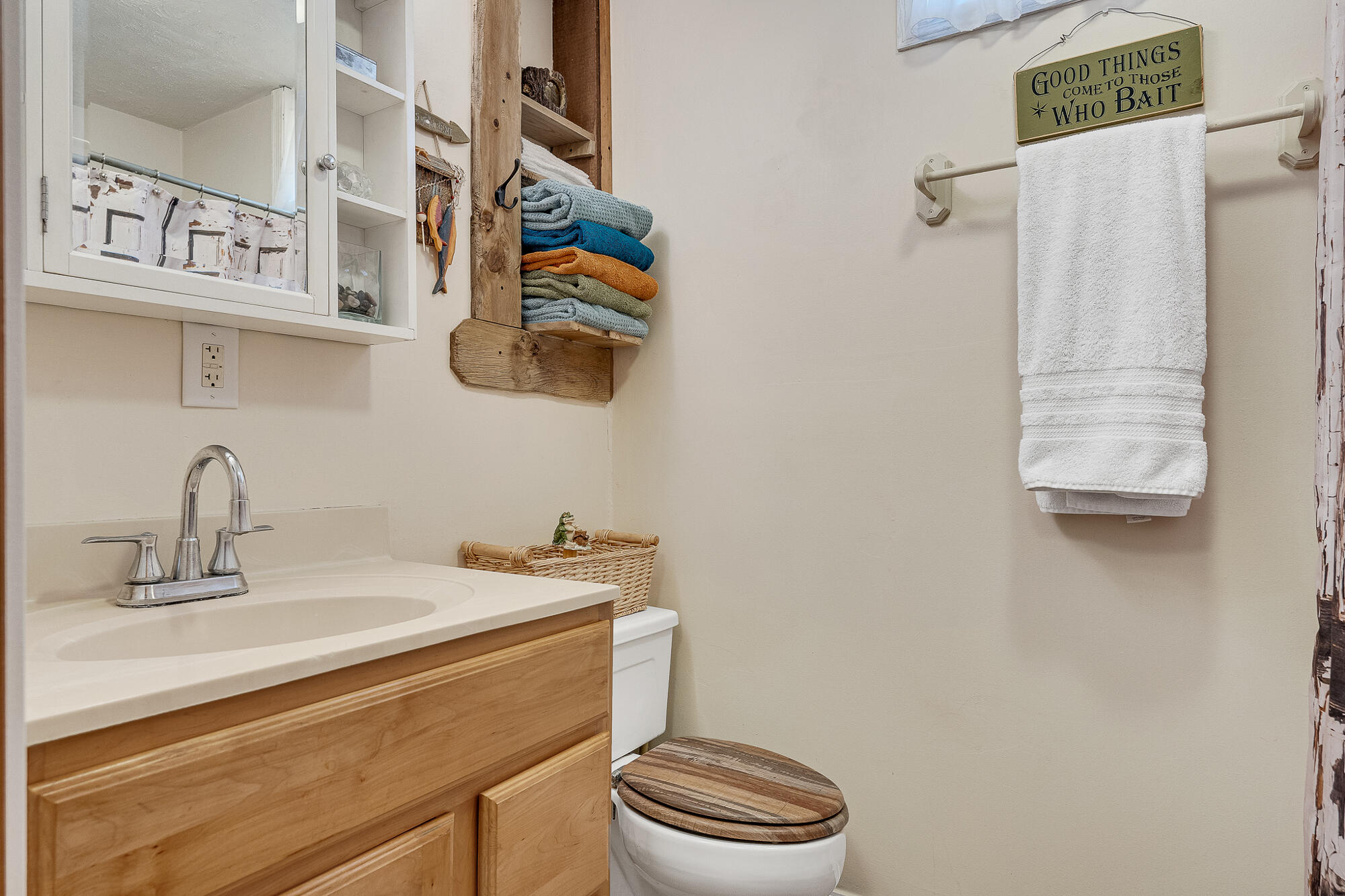 W7671 County Rd ZB Onalaska, WI 54650 - Photo 28 of 36 Main Bath