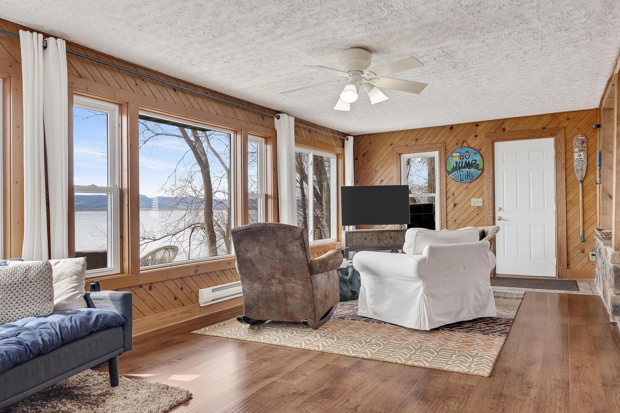 W7671 County Rd ZB Onalaska, WI 54650 - Photo 7 of 36 Living Room