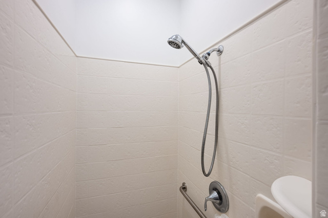 4708 Martin Drive St. George, UT 84790 - Photo 18 of 28 Bathroom view