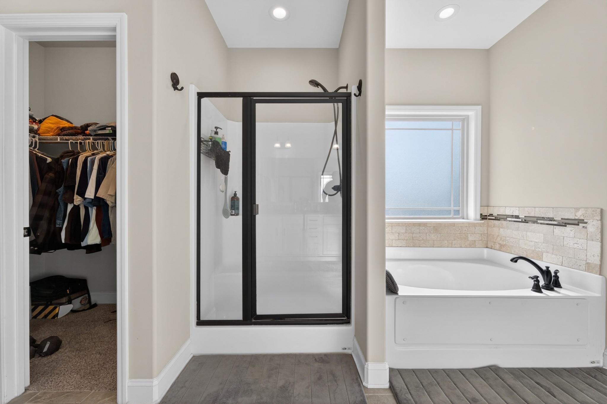 25 Knotting Hill Road Fayetteville, TN 37334 - Photo 31 of 49 a bathroom with a bathtub and a shower