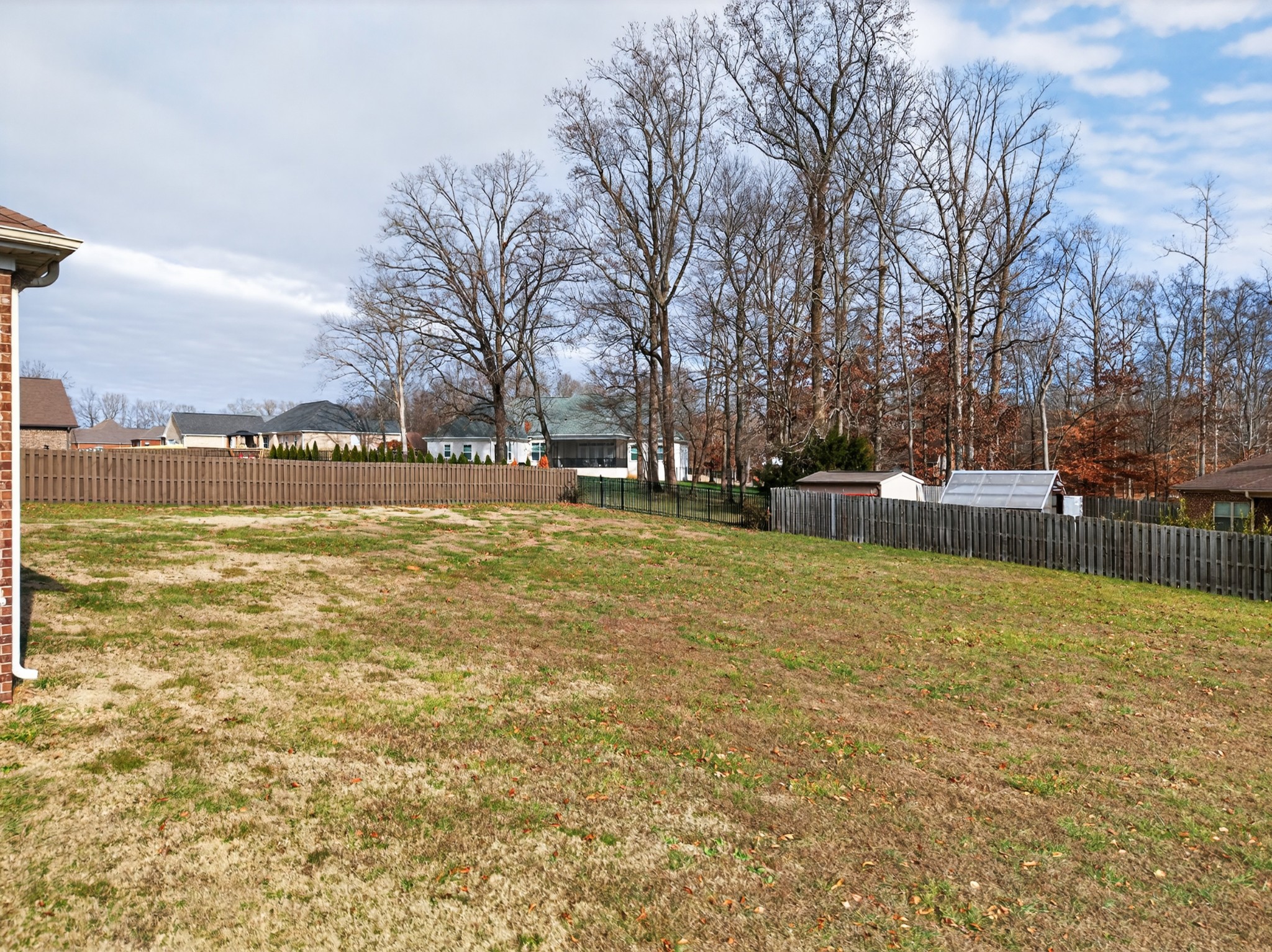 25 Knotting Hill Road Fayetteville, TN 37334 - Photo 45 of 49 a swimming pool that has lawn chairs and a dining table under an umbrella