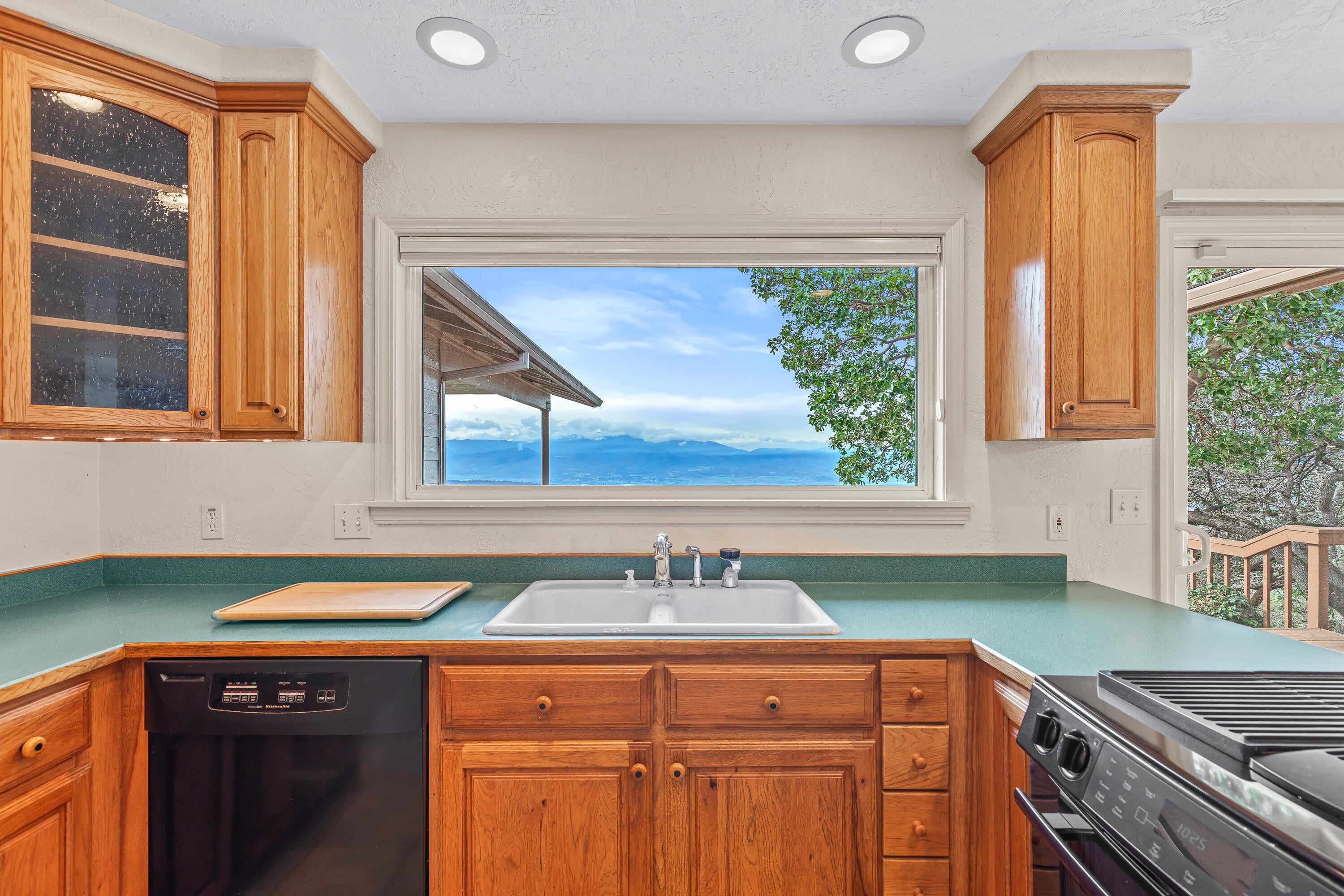 6550 Hillcrest Road Medford, OR 97504 - Photo 16 of 62 Views from the Kitchen!