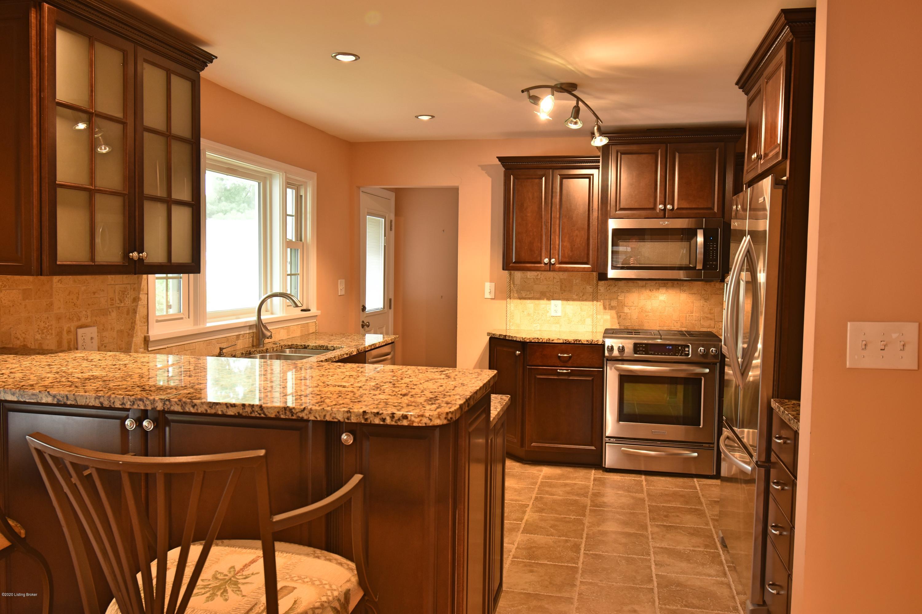 3530 Hanover Road Louisville, KY 40207 - Photo 6 of 38 DSC_4129