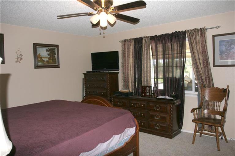 18151 Ridgedale Drive Madera, CA 93638 - Photo 14 of 26 Gallery Image 14