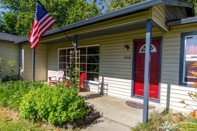 1806 Thomas Road Medford, OR 97501 - Photo 2 of 32 Additional Photo