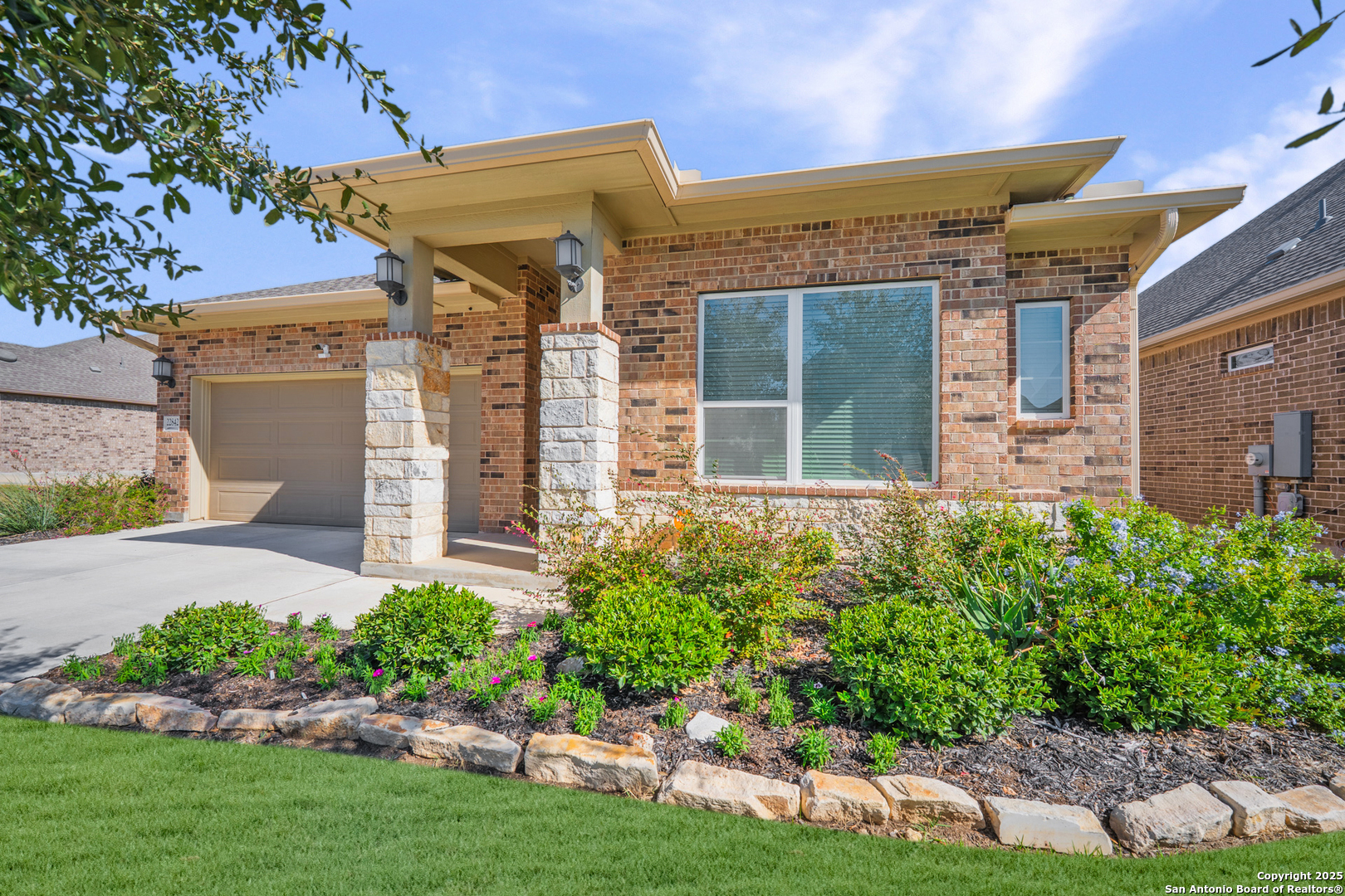 22842 Rio Salado San Antonio, TX 78261 - Photo 35 of 41 front view of a house with a yard