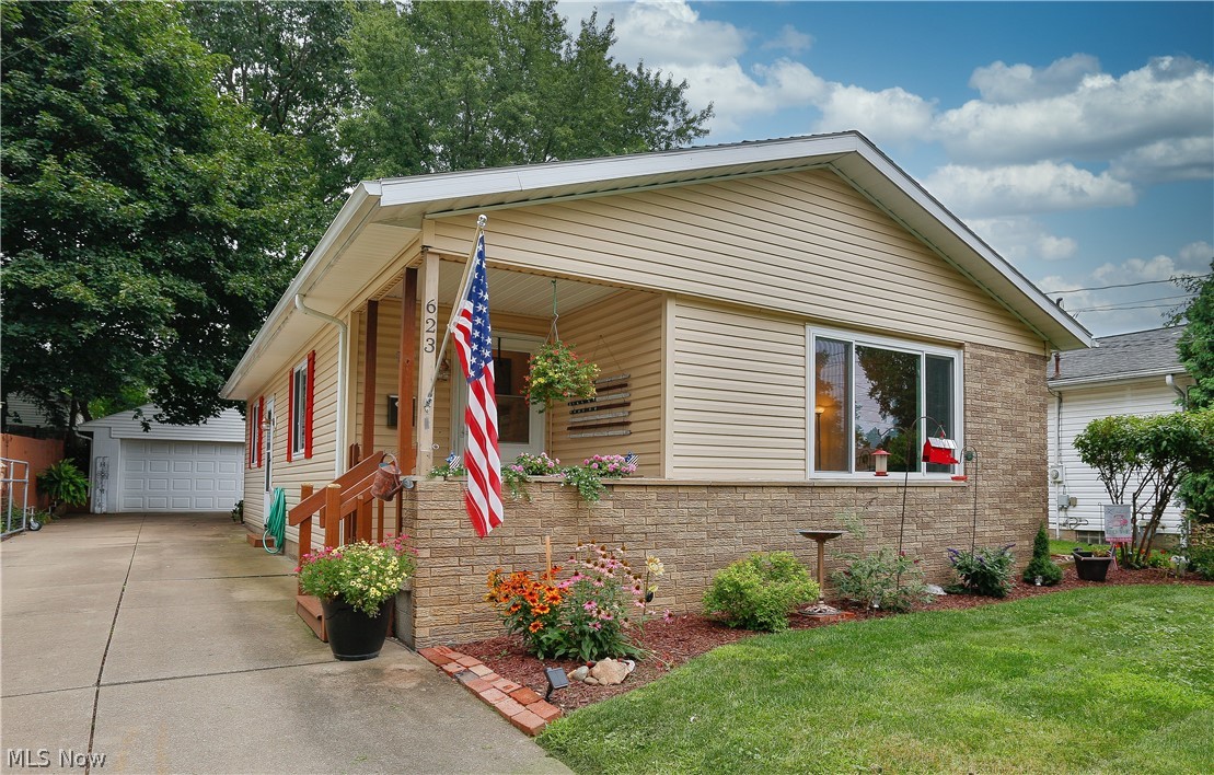 623 Bridge Road Akron, OH 44312 - Photo 2 of 35