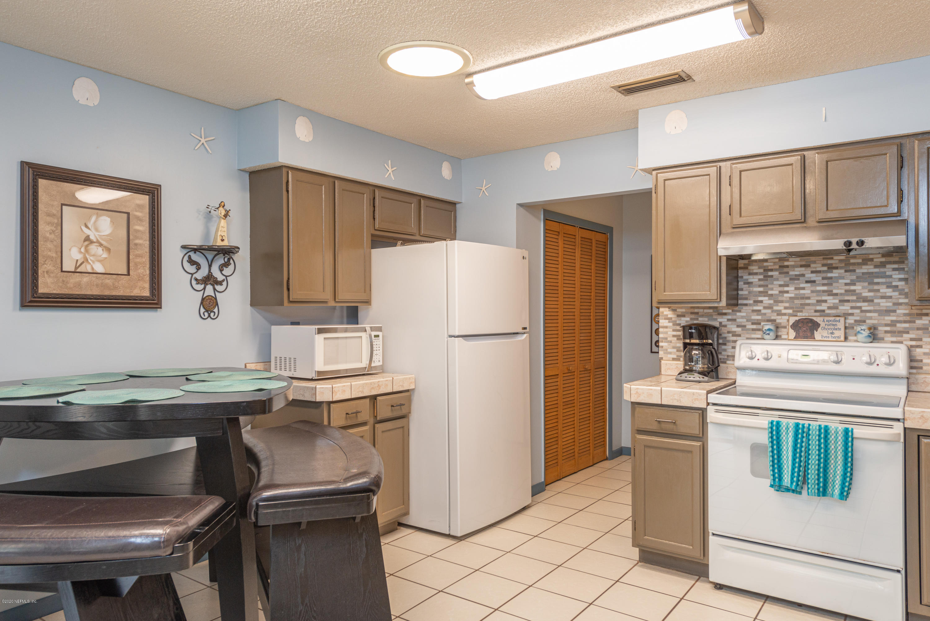 242 Jasmine Road St. Augustine, FL 32086 - Photo 4 of 26 a kitchen with granite countertop a refrigerator stove and sink