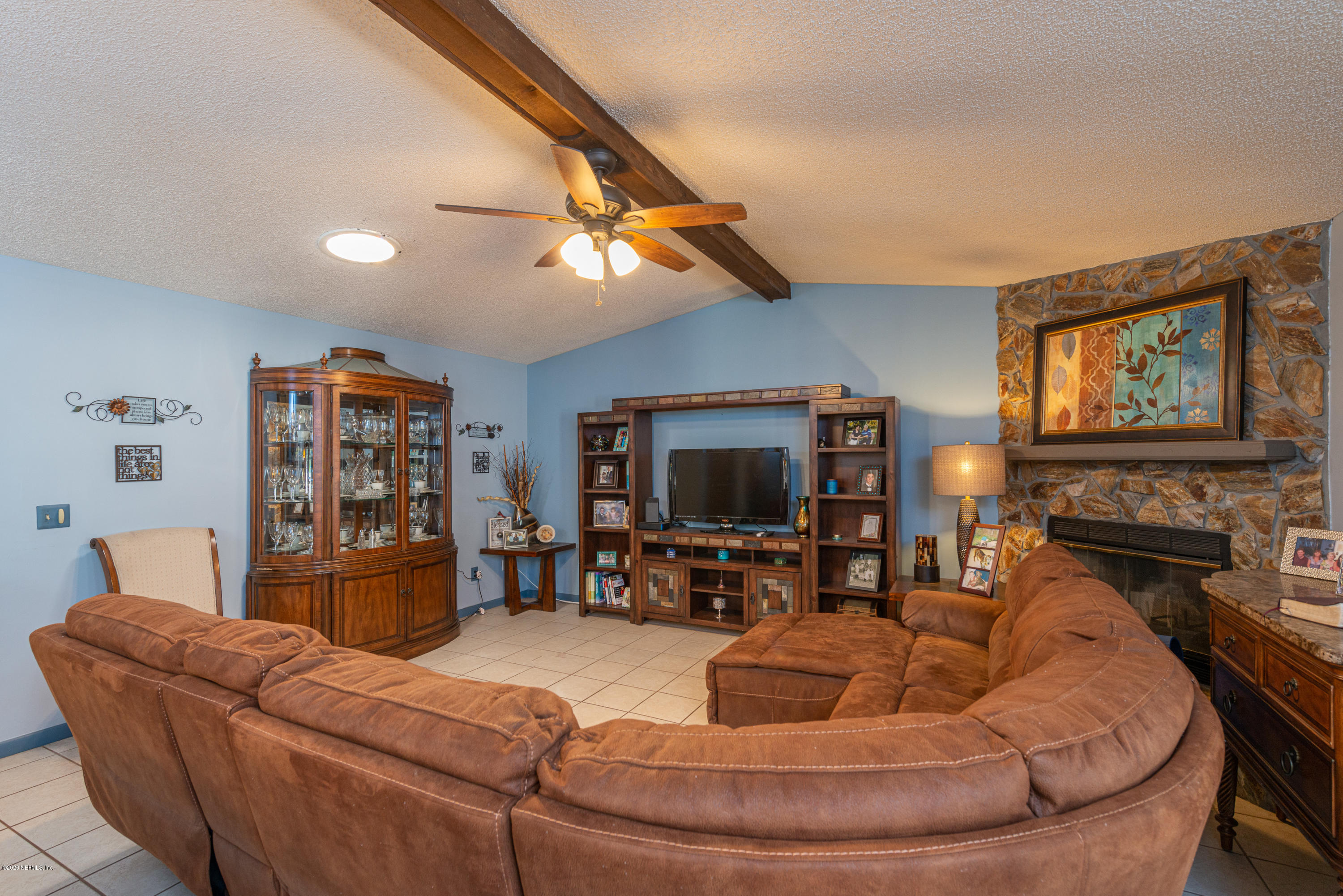 242 Jasmine Road St. Augustine, FL 32086 - Photo 8 of 26 a living room with furniture and a flat screen tv