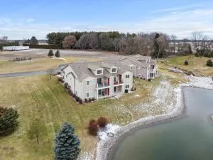 $484,900 | 1922 Ravenswood Lane, Manitowoc, WI 54220