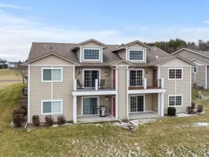 $484,900 | 1922 Ravenswood Lane, Manitowoc, WI 54220
