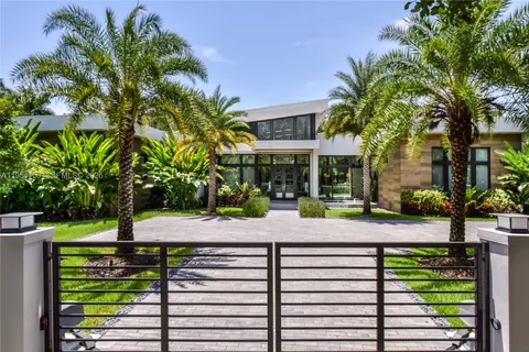 $9,390,000 | 11050 Southwest 69th Avenue, Pinecrest, FL 33156