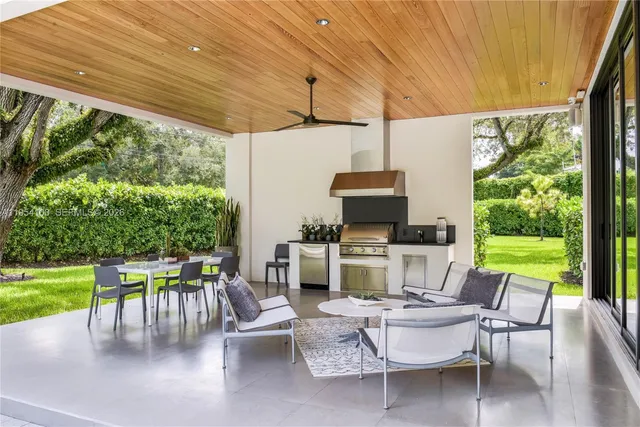 $9,390,000 | 11050 Southwest 69th Avenue, Pinecrest, FL 33156