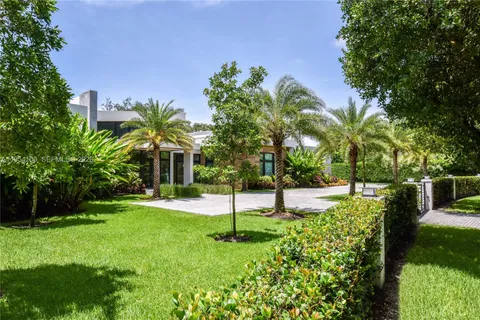 $8,900,000 | 11050 Southwest 69th Avenue, Pinecrest, FL 33156