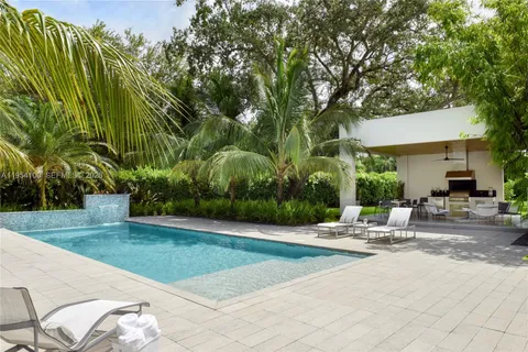 $9,390,000 | 11050 Southwest 69th Avenue, Pinecrest, FL 33156