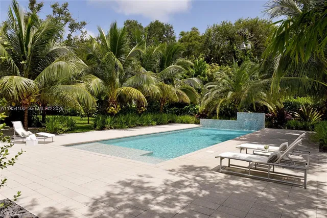 $9,390,000 | 11050 Southwest 69th Avenue, Pinecrest, FL 33156