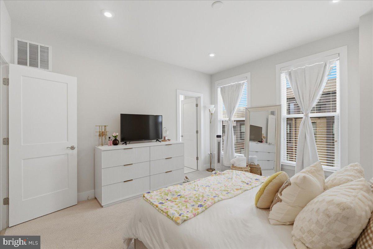 2315 Liberty Loop Herndon, VA 20171 - Photo 25 of 39 Primary bedroom on 3rd floor