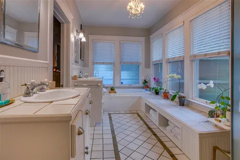 $519,000 | 307 South Rosemont Avenue, Dallas, TX 75208