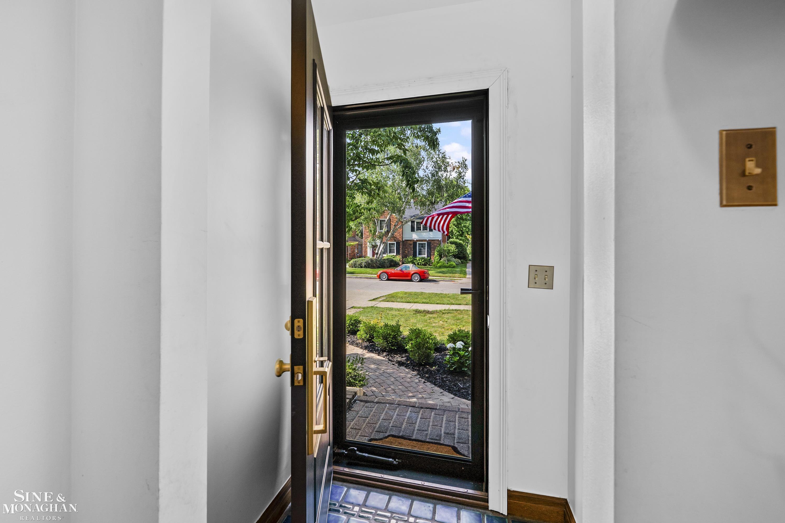 310 Moran Road Grosse Pointe Farms, MI 48236 - Photo 3 of 47