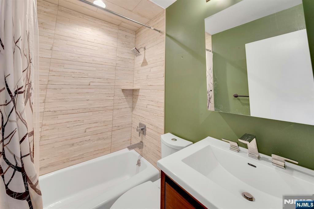 20 Kievit Road Wayne, NJ 07470 - Photo 30 of 49